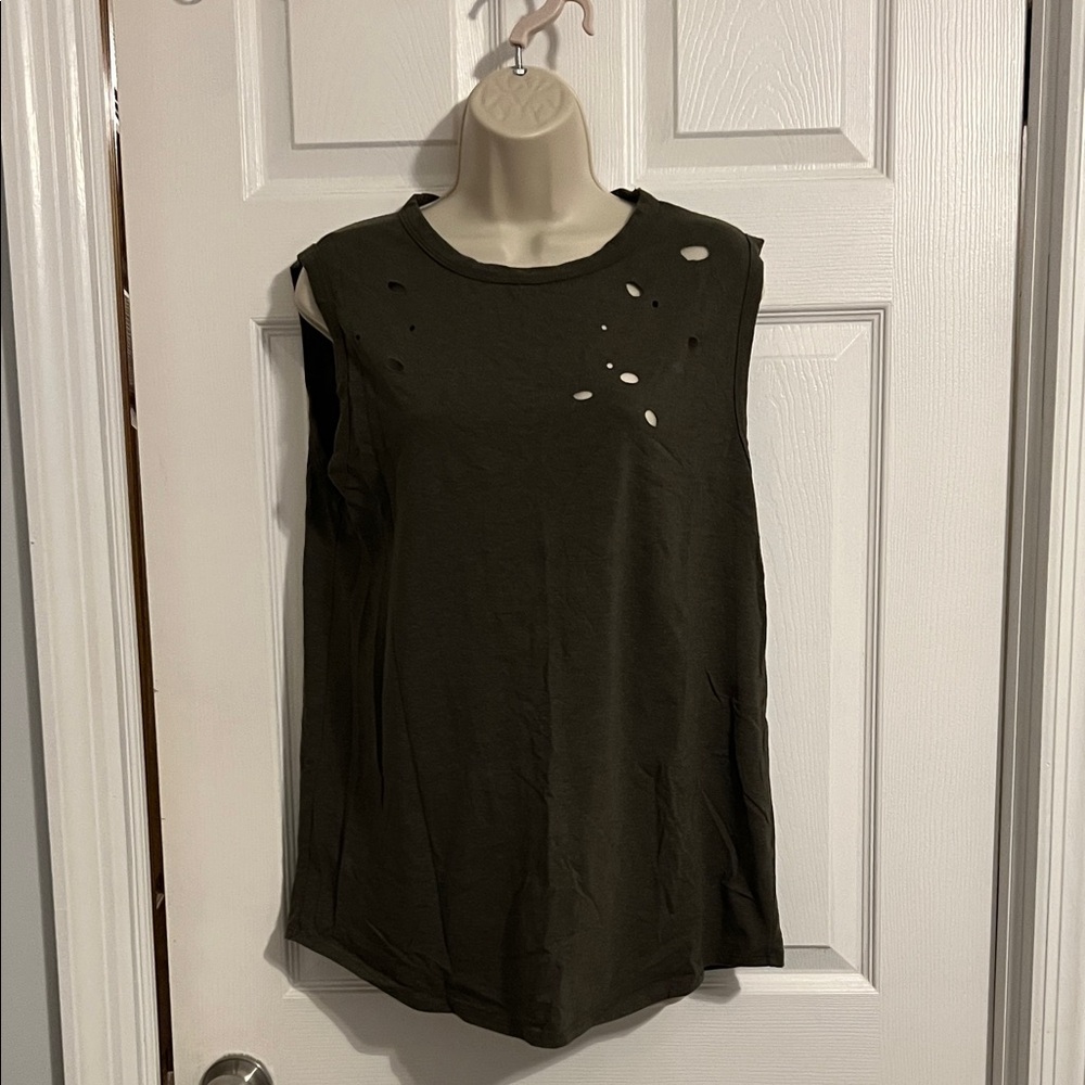 7th Ray Olive Sleeveless Distressed Top sz m